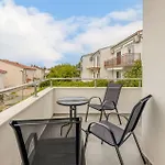1 Bedroom Stunning In *