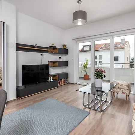 1 Bedroom Stunning In Apartament Dramalj