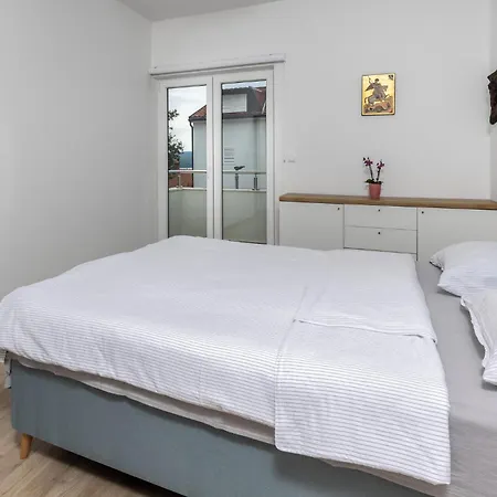 1 Bedroom Stunning In Apartament Dramalj