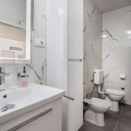1 Bedroom Stunning In *