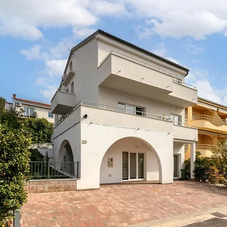 1 Bedroom Stunning In Appartamento Dramalj