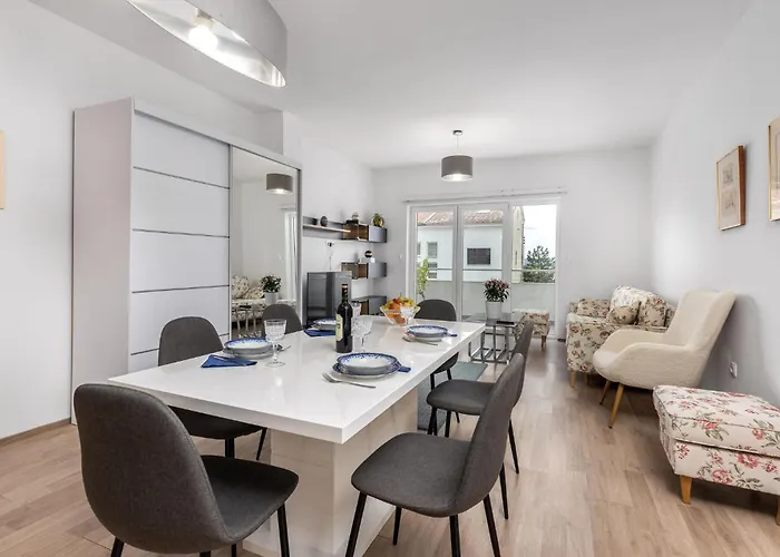 1 Bedroom Stunning In *