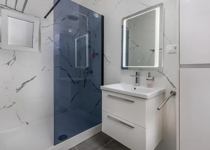 1 Bedroom Stunning In *